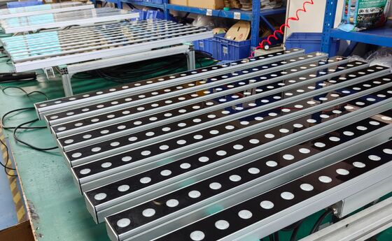 18-48W aluminiowy profil LED na ścianę z 24 diodami LED, odpowiedni do projektów oświetlenia ścian wewnętrznych i zewnętrznych